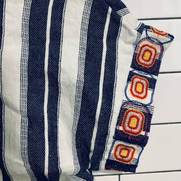 Anthropologie Maeve embroidered boho split back Top M - Picture 4 of 5